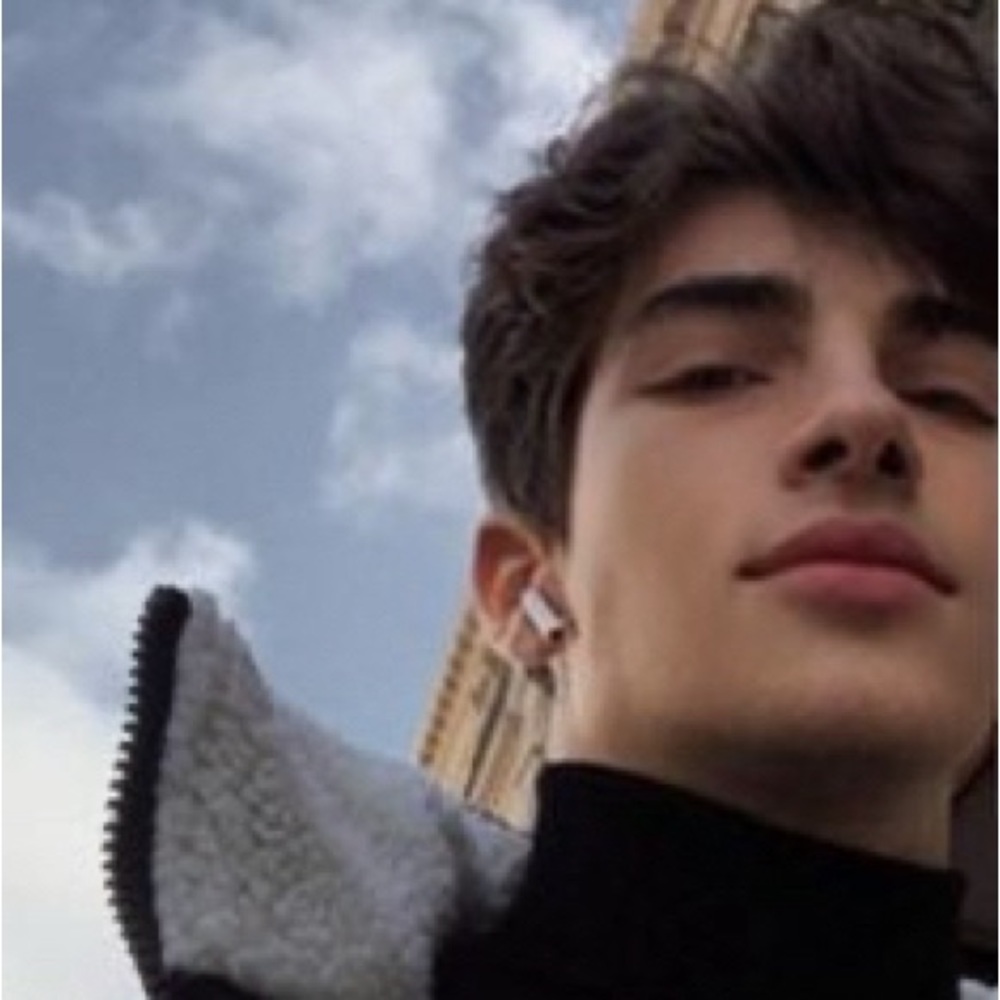 Meet your Posher, Logan
